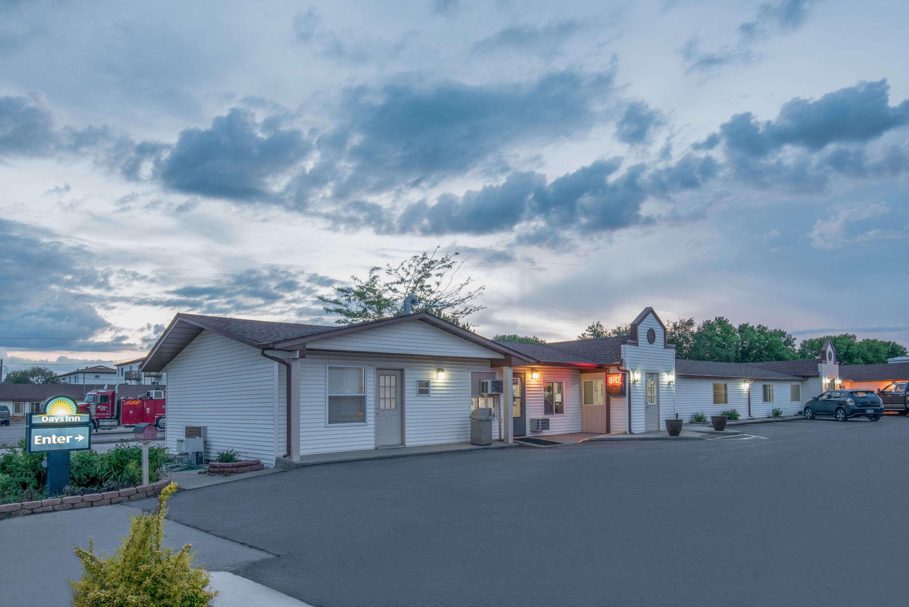 Days Inn By Wyndham Jamestown Exterior photo